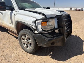 2019 GMC Sierra 3500HD - Primary Damage Right Image